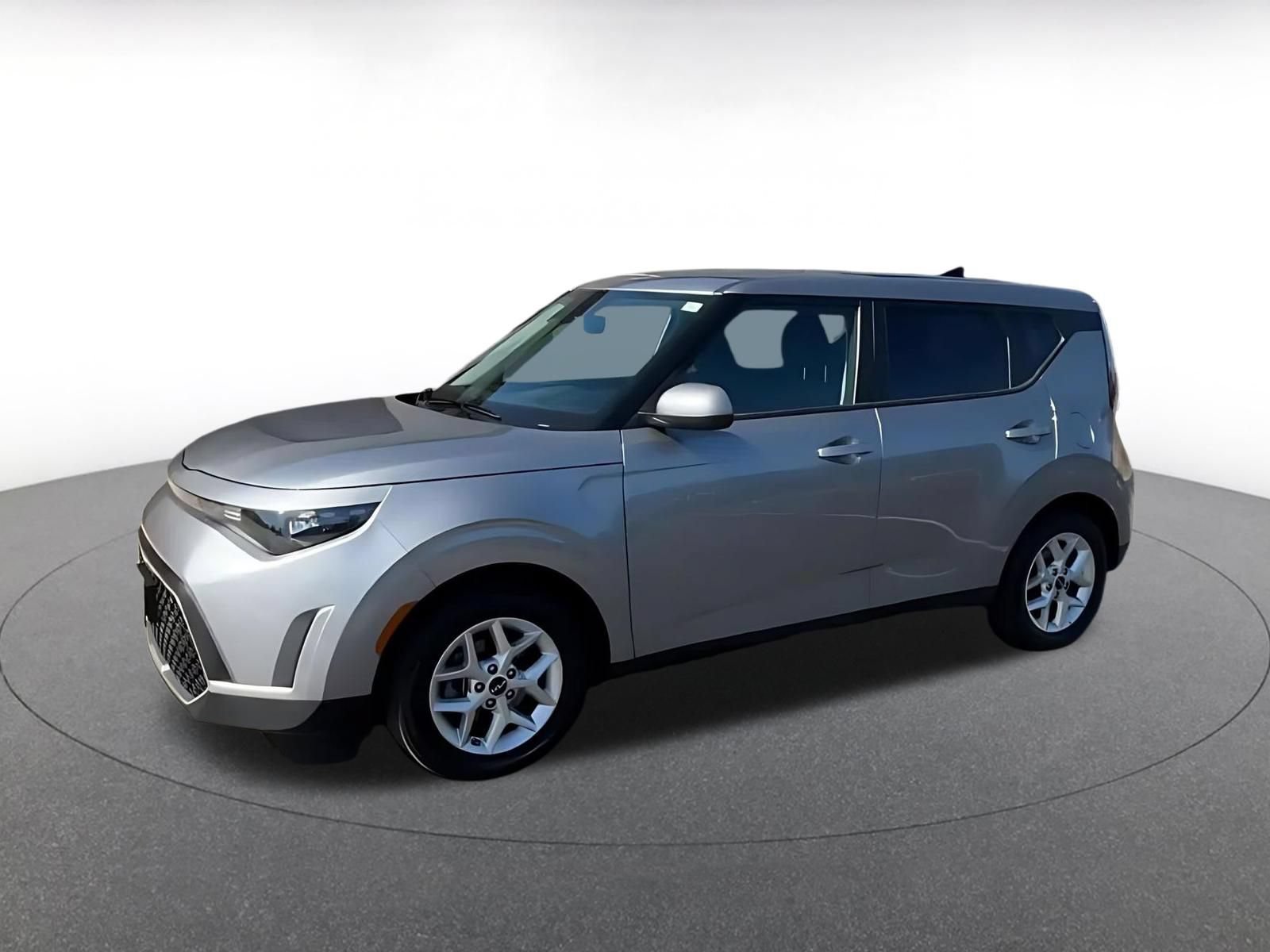 Used 2025 Kia Soul LX w/ LX Technology Package FWD image 8