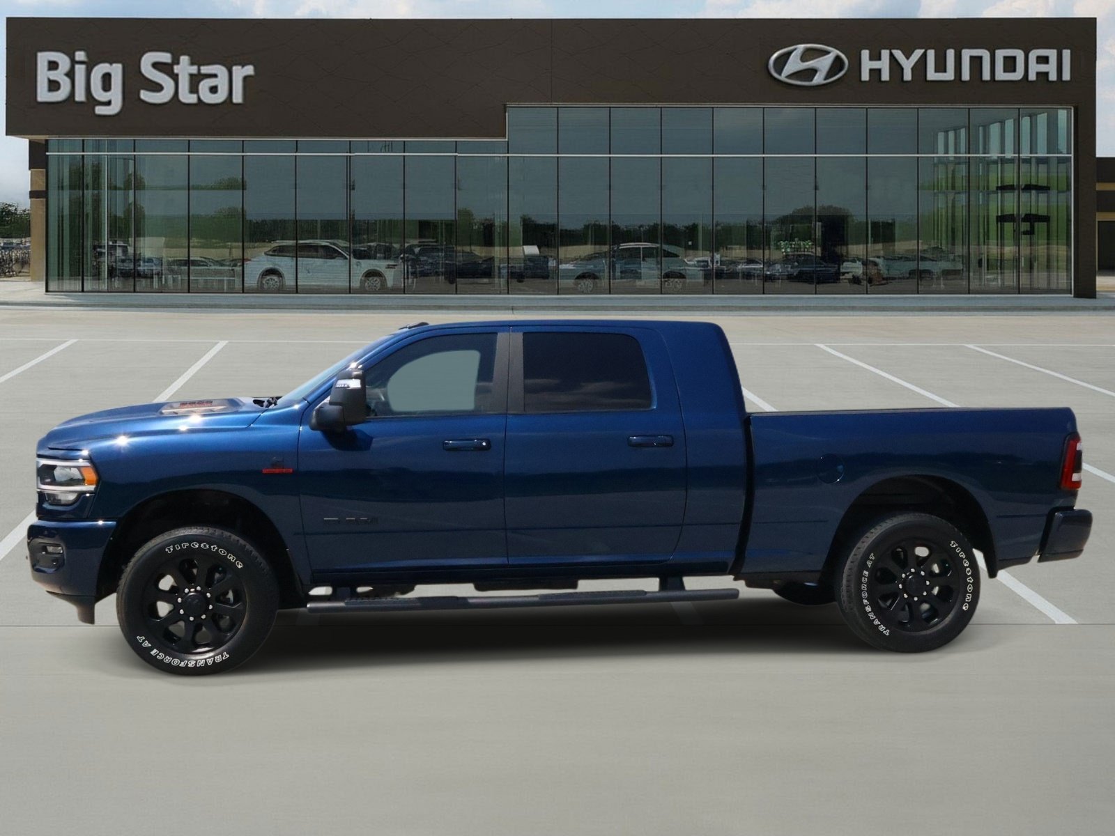 Used 2024 RAM 2500 Laramie w/ Night Edition AWD/4WD image 2