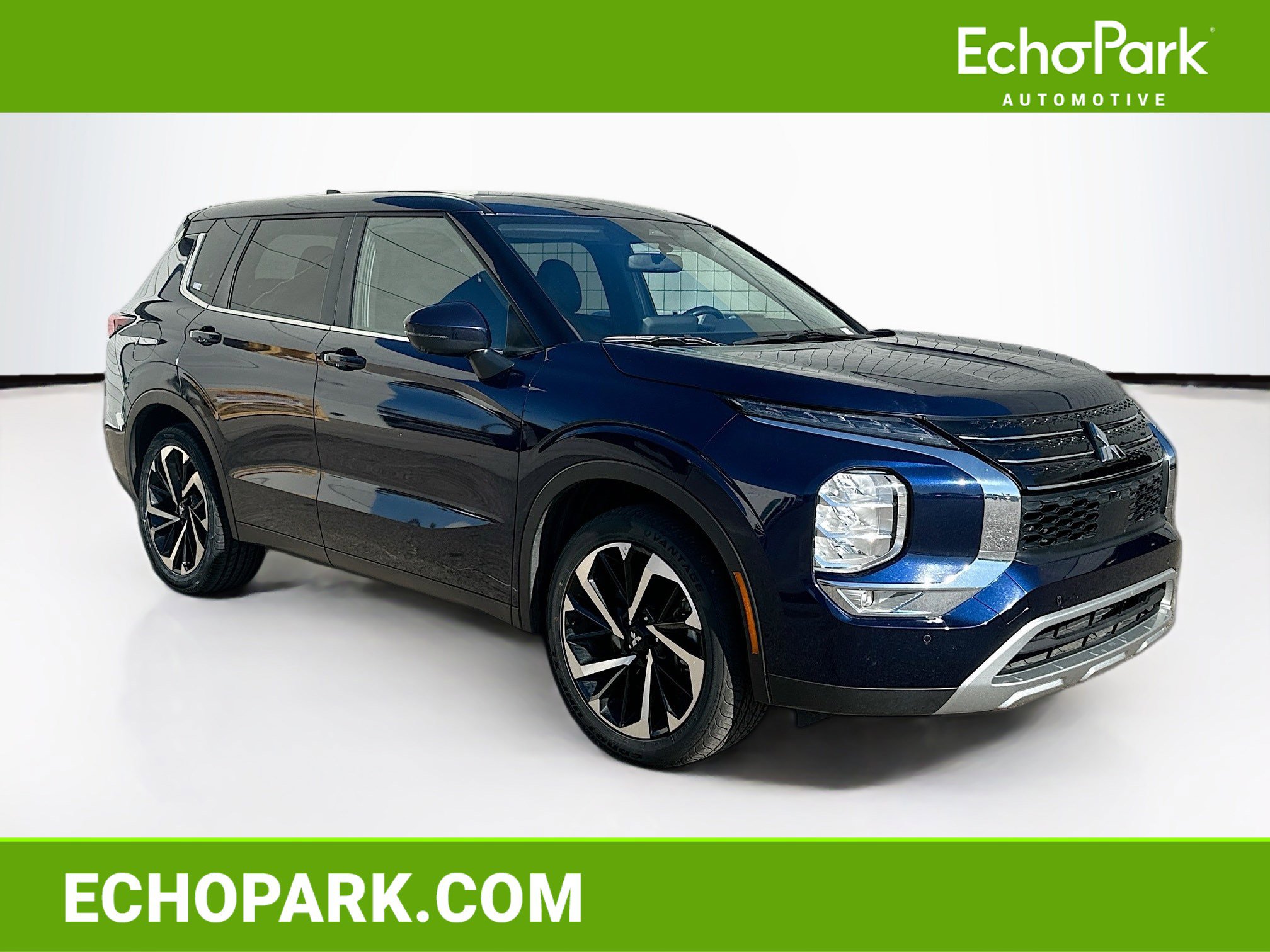 Used 2024 Mitsubishi Outlander SE image 1