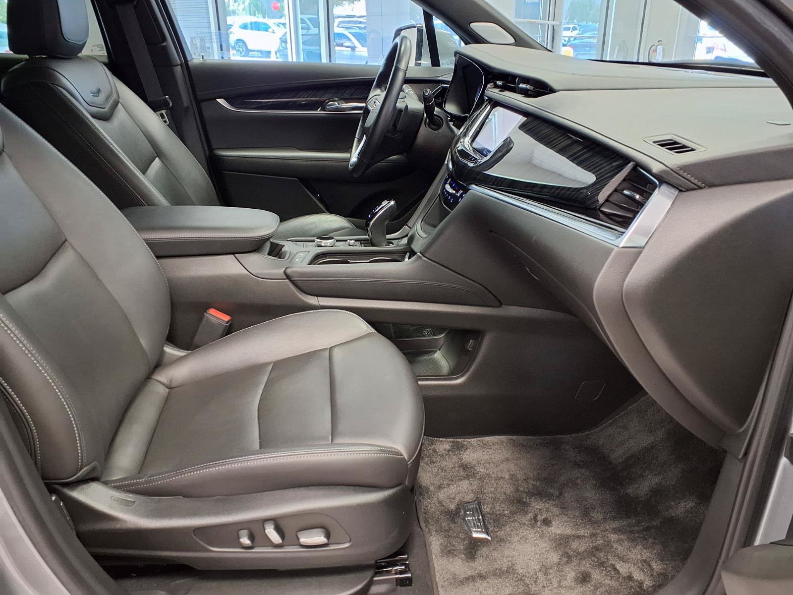 Certified 2025 Cadillac XT6 Premium Luxury FWD image 10