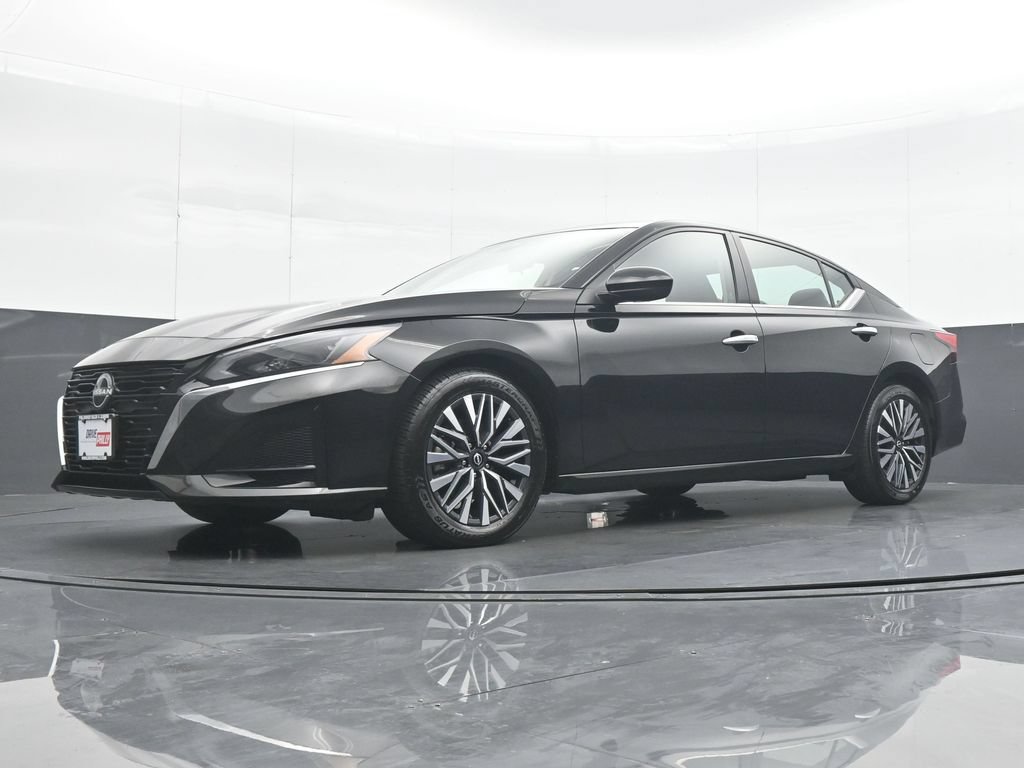 Used 2024 Nissan Altima 2.5 SV w/ SV Premium Package FWD image 26