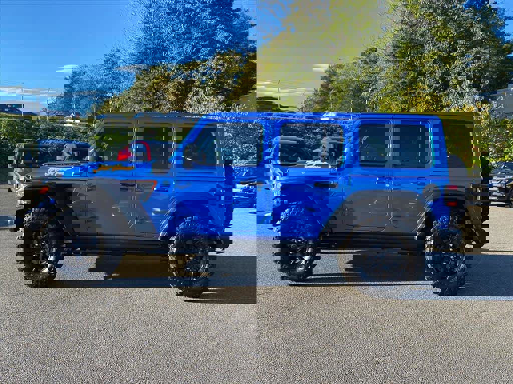 Used 2024 Jeep Wrangler Unlimited image 2