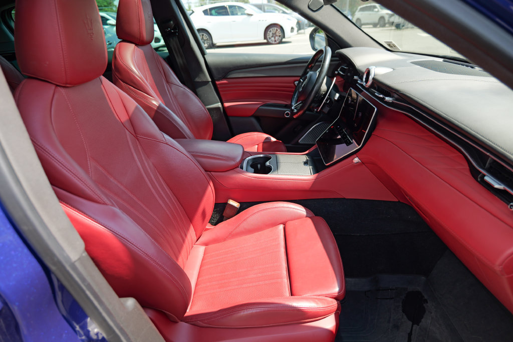 Used 2023 Maserati Grecale Modena AWD/4WD image 35