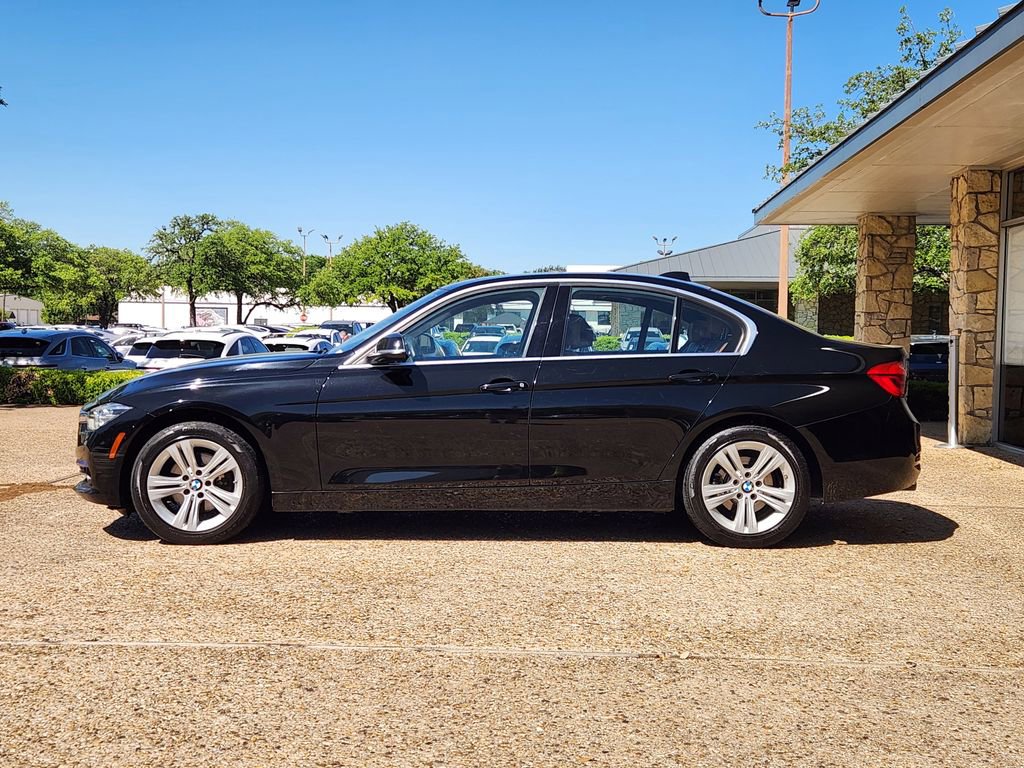 Used 2017 BMW 330i xDrive Sedan AWD/4WD image 4