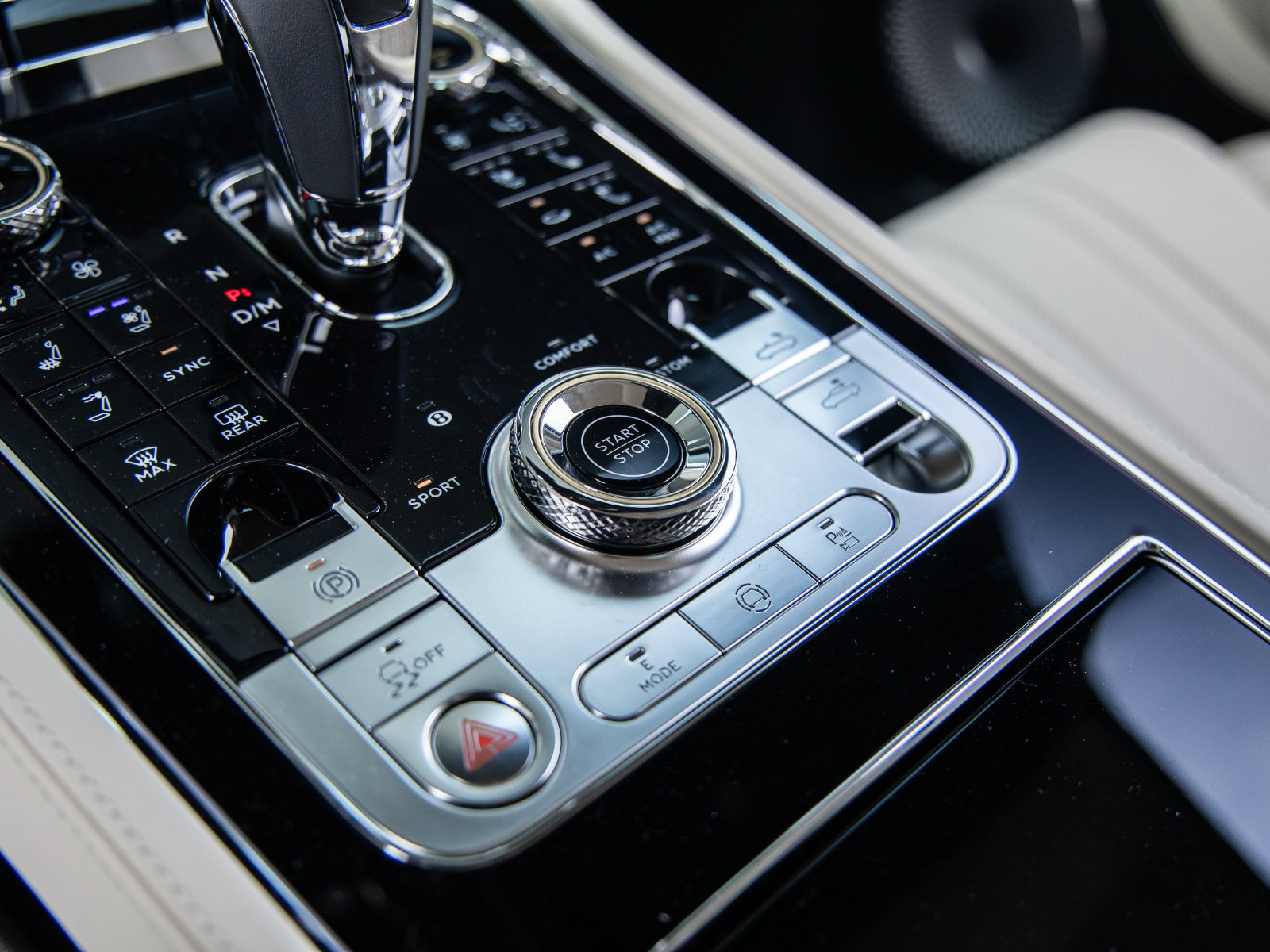 Used 2025 Bentley Continental GTC AWD/4WD image 41
