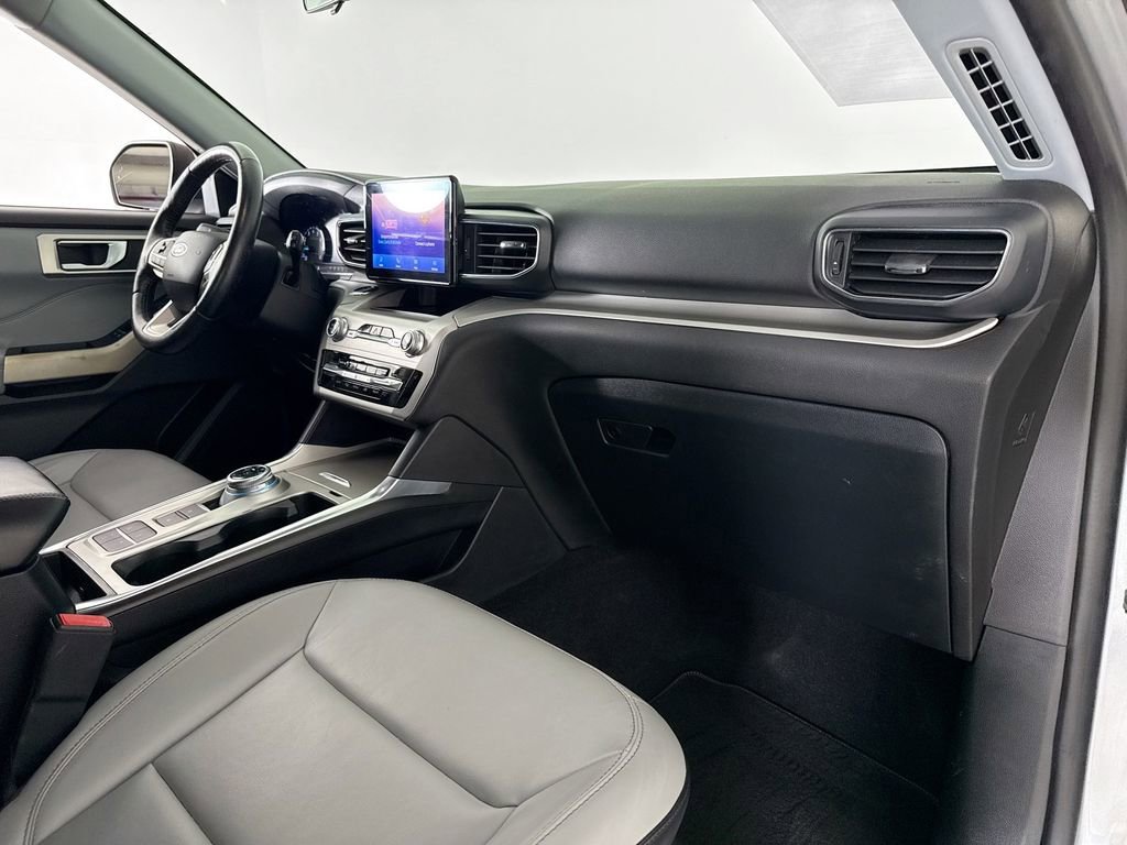 Used 2021 Ford Explorer XLT w/ Equipment Group 202A image 13