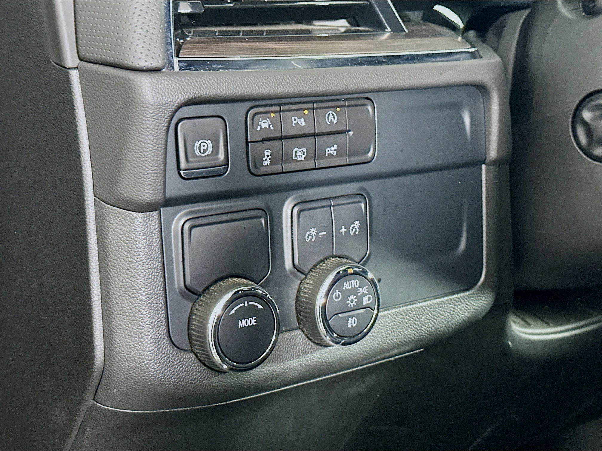 Used 2025 Chevrolet Tahoe Premier image 17