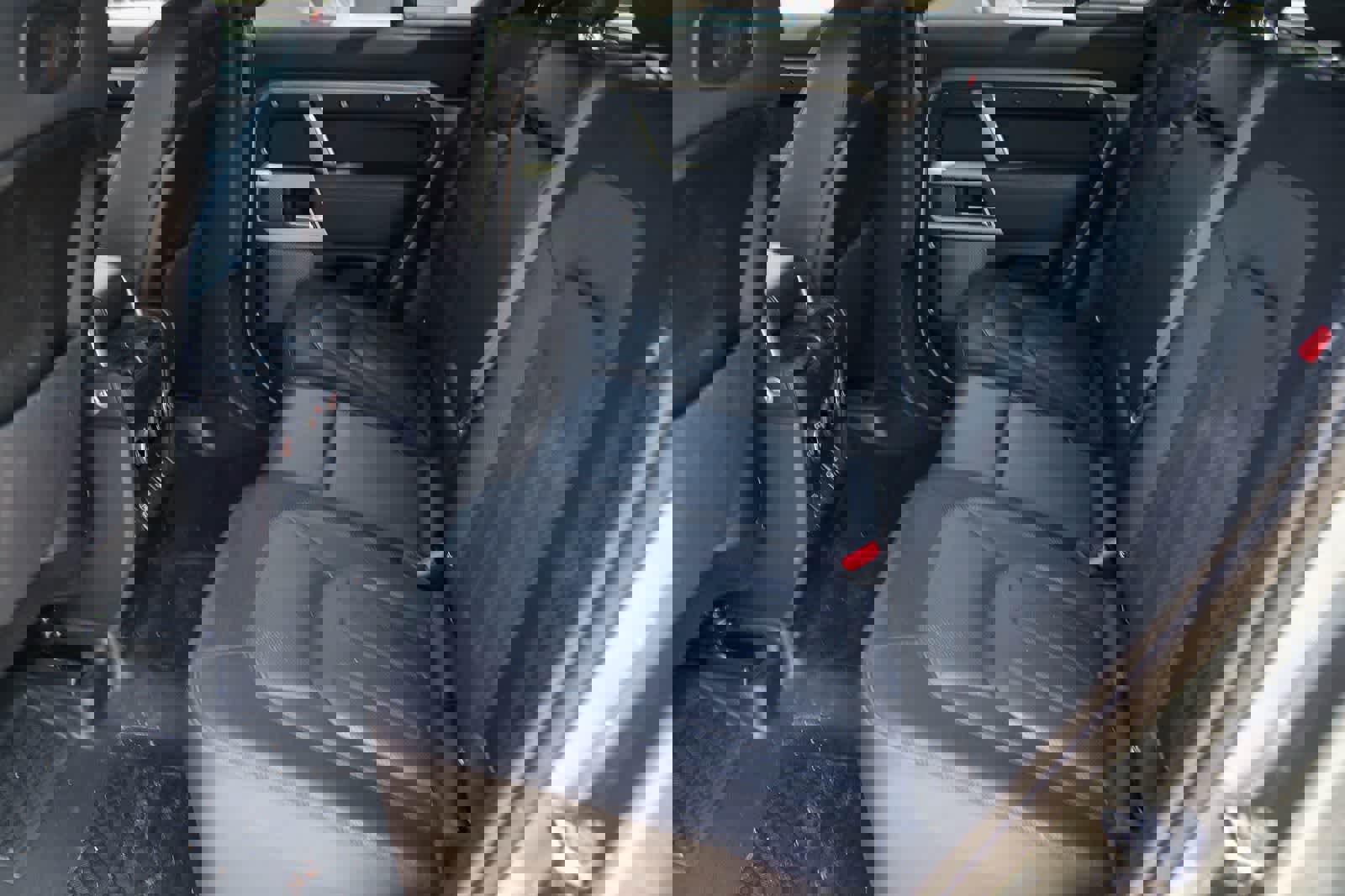 Used 2021 Land Rover Defender 110 X-Dynamic HSE AWD/4WD image 18