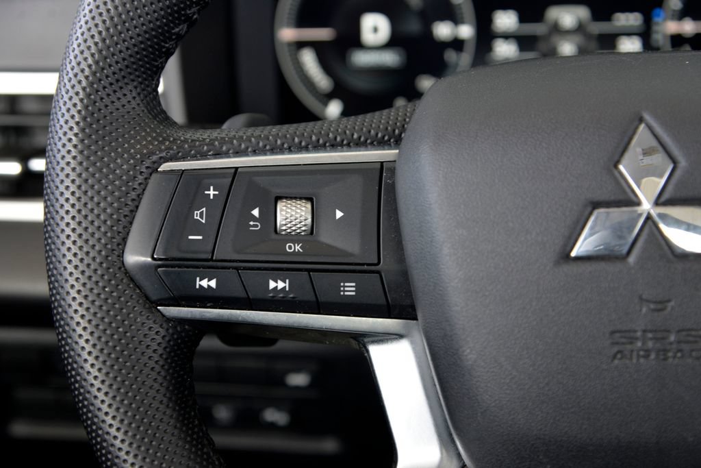 Used 2023 Mitsubishi Outlander SE AWD/4WD image 23