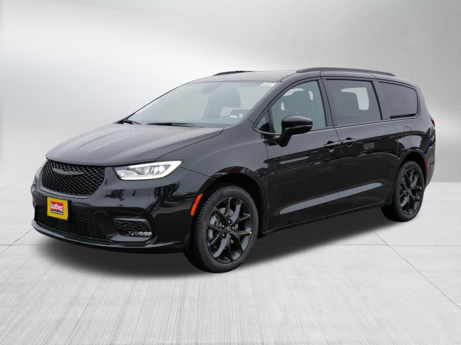 New 2026 Chrysler Pacifica Select AWD/4WD image 3