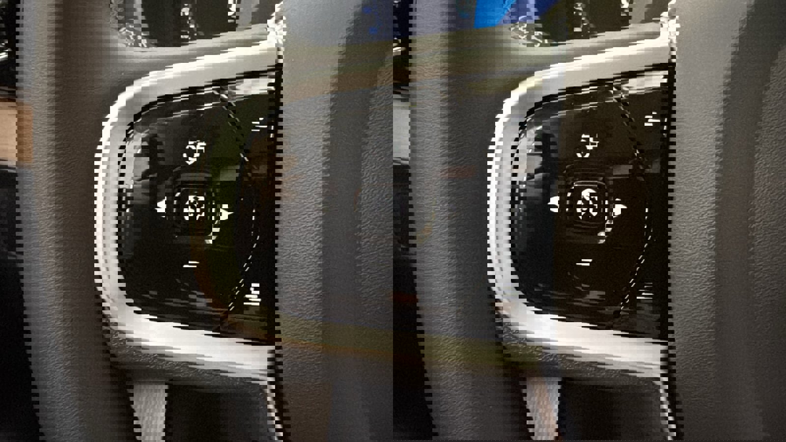 New 2026 Volvo XC90 B6 Plus w/ Protection Package Premier image 13