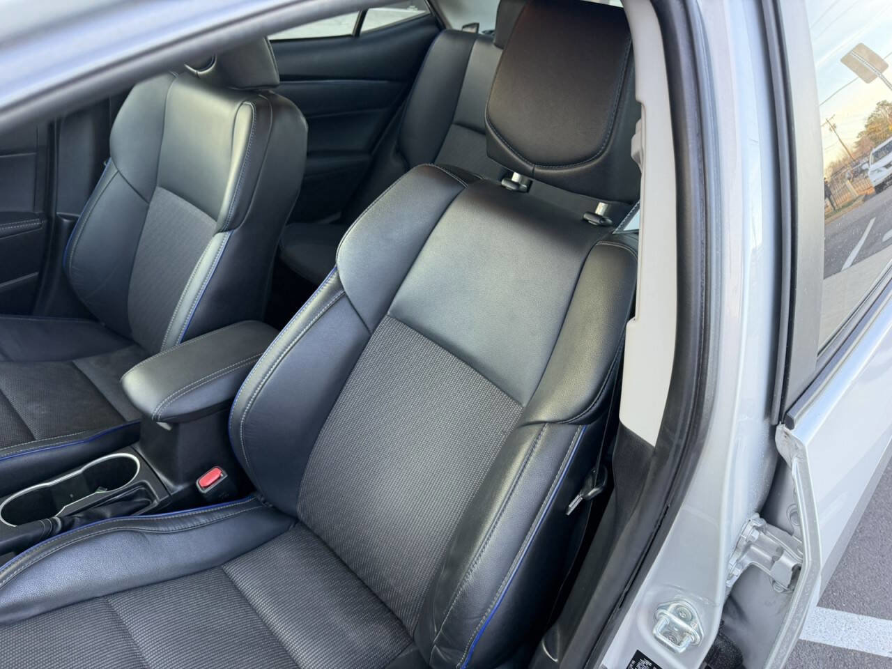 Used 2018 Toyota Corolla SE FWD image 24