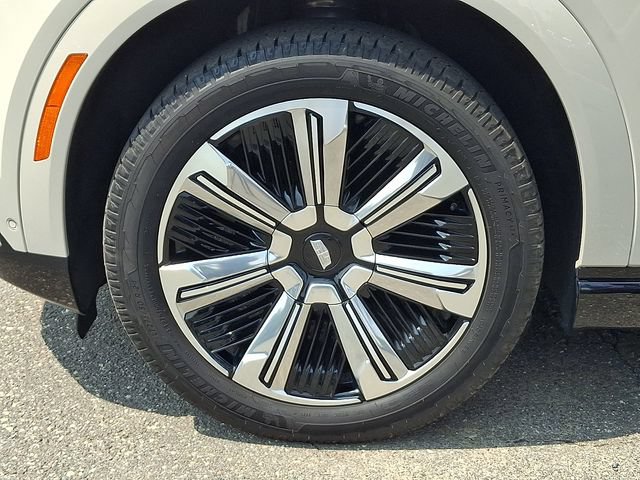 Certified 2026 Cadillac Escalade IQ Luxury 2 w/ LPO, Premium Carpet Package AWD/4WD image 6
