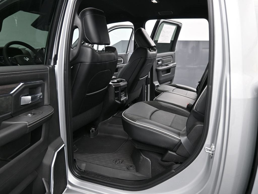 New 2026 RAM 2500 Laramie AWD/4WD image 15