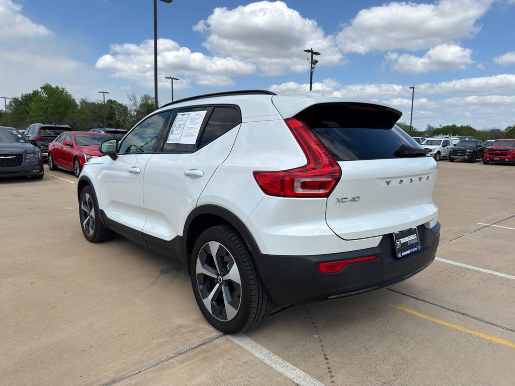 Used 2023 Volvo XC40 B4 Ultimate FWD image 7