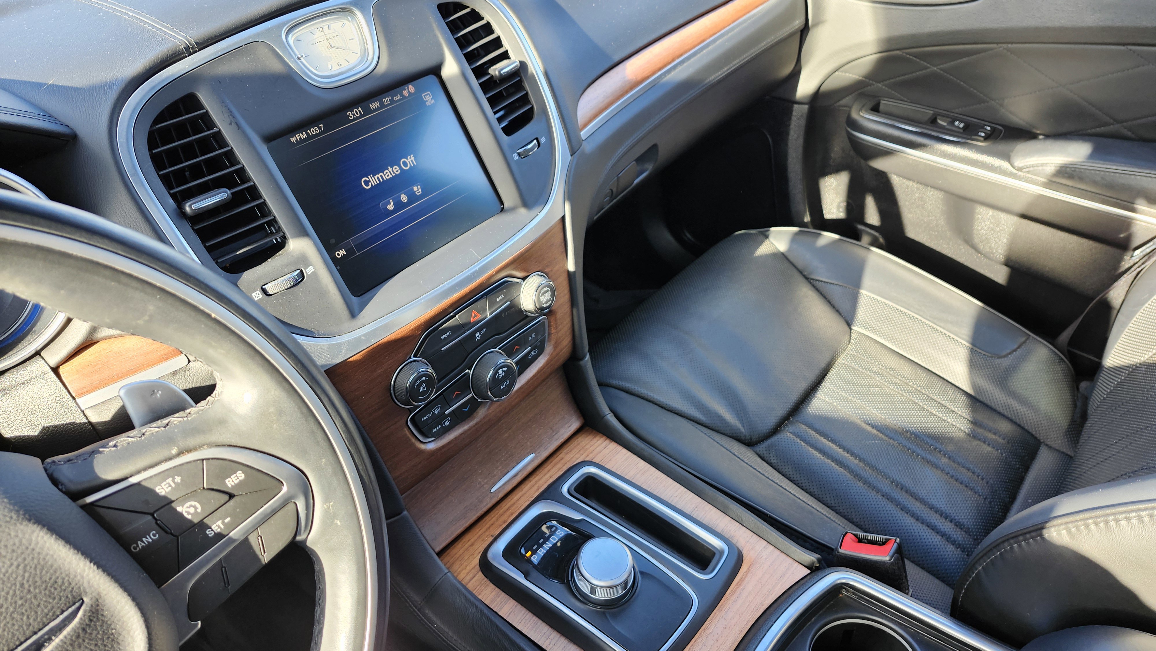 Used 2016 Chrysler 300 C Platinum image 26