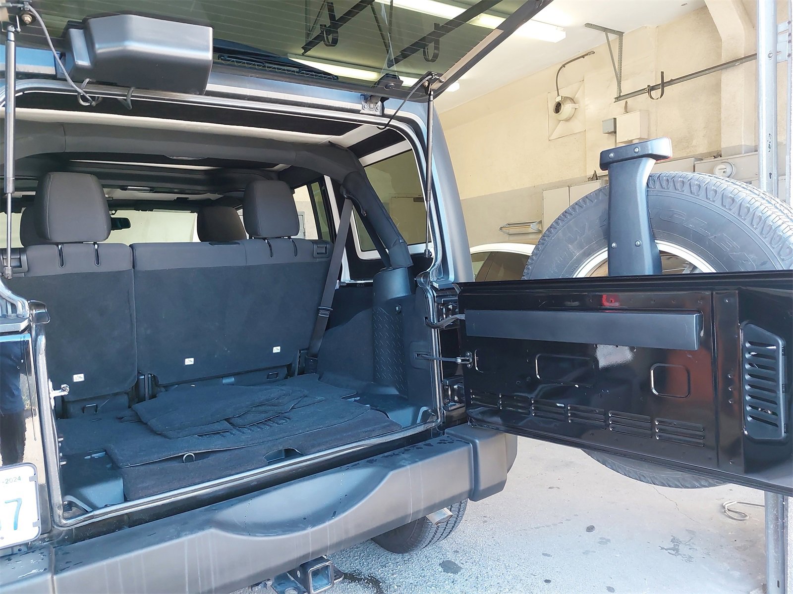 Used 2016 Jeep Wrangler Unlimited Sport w/ Quick Order Package 24S image 12