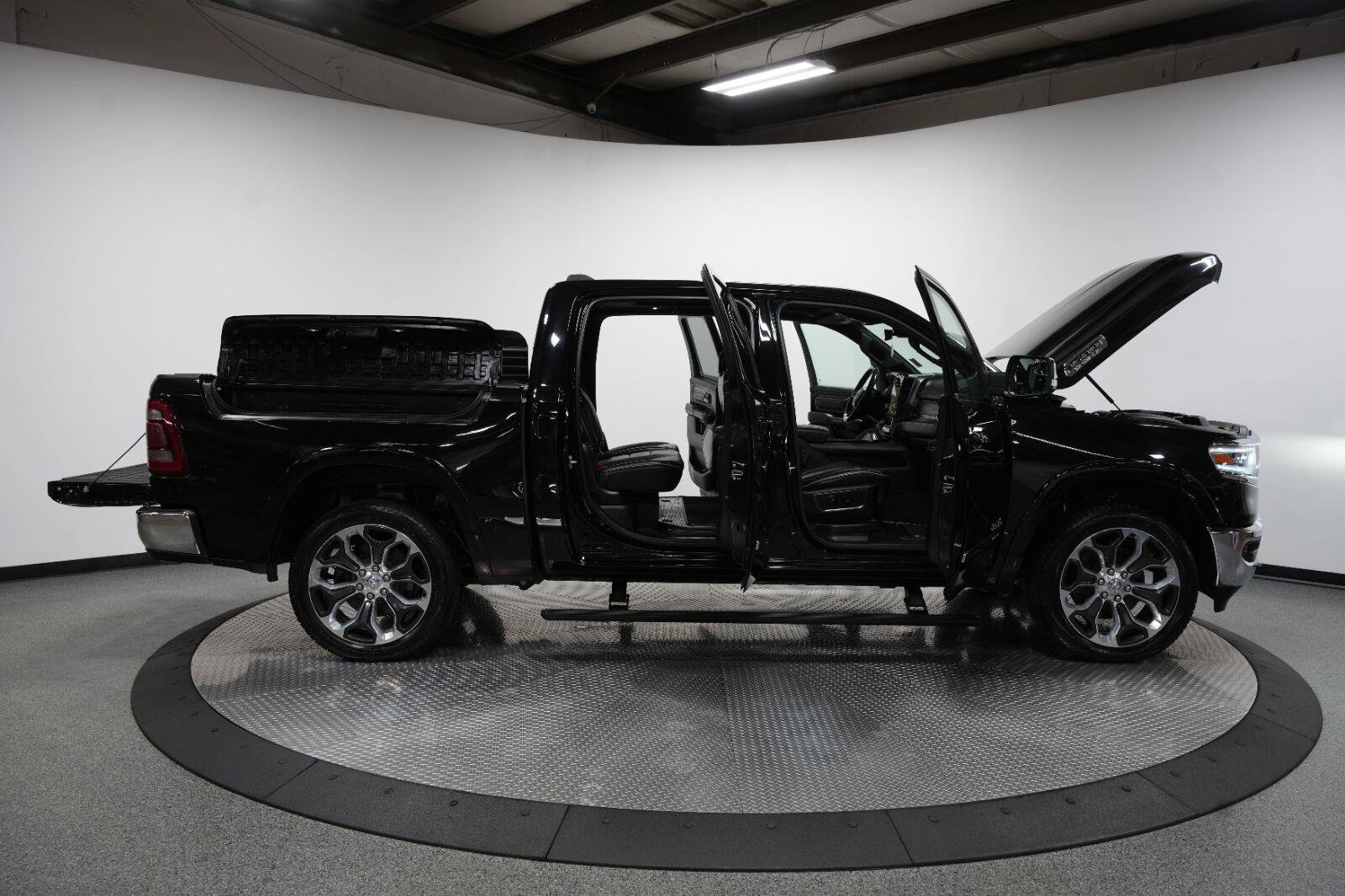 Used 2019 RAM 1500 Limited AWD/4WD image 13