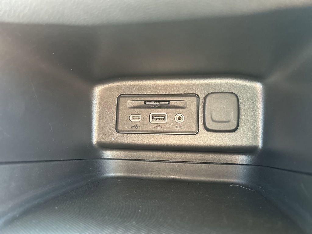 Used 2023 Chevrolet Equinox RS w/ RS Leather Package FWD image 40