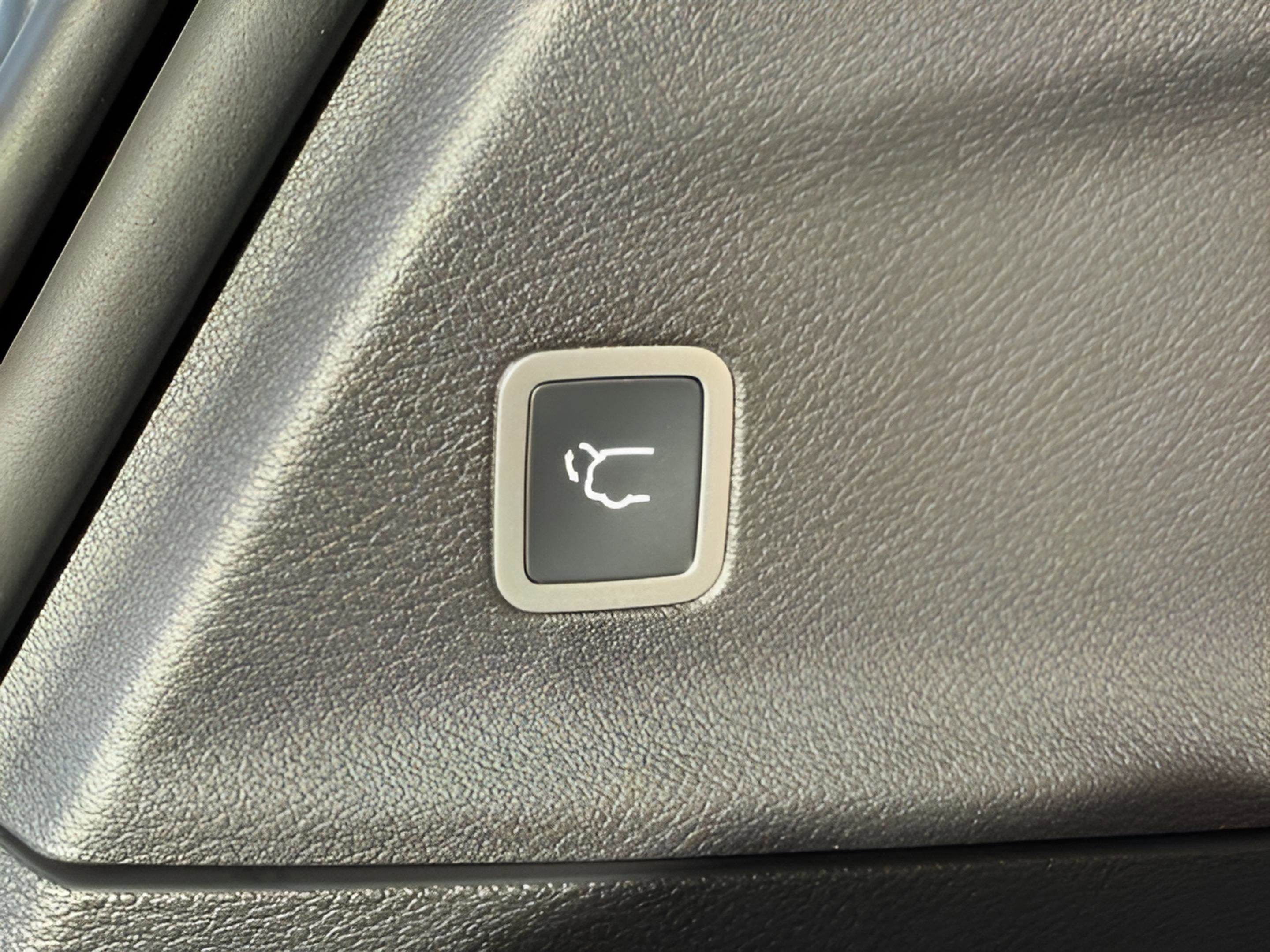 New 2026 Chrysler Pacifica Pinnacle w/ Trailer Tow Group image 8