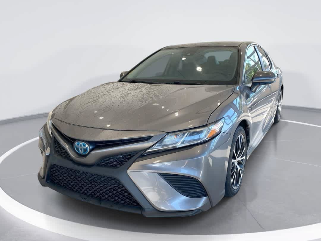 Used 2020 Toyota Camry SE w/ Carpet Mat Package