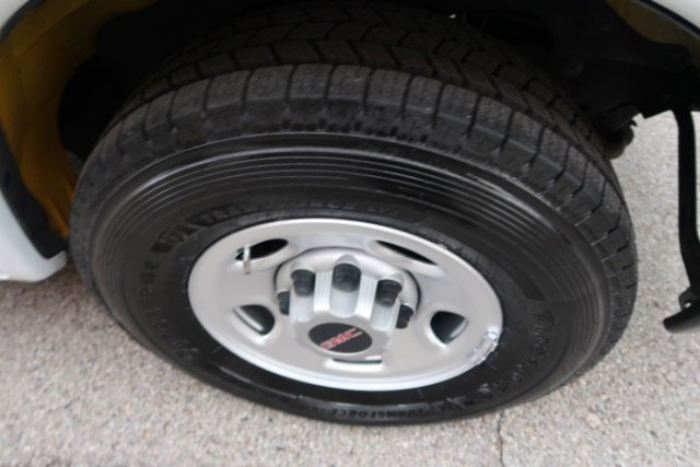 Used 2017 GMC Savana 3500 Savana 12ft Box Van image 14