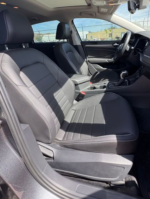 Used 2024 Volkswagen Jetta SE FWD image 12