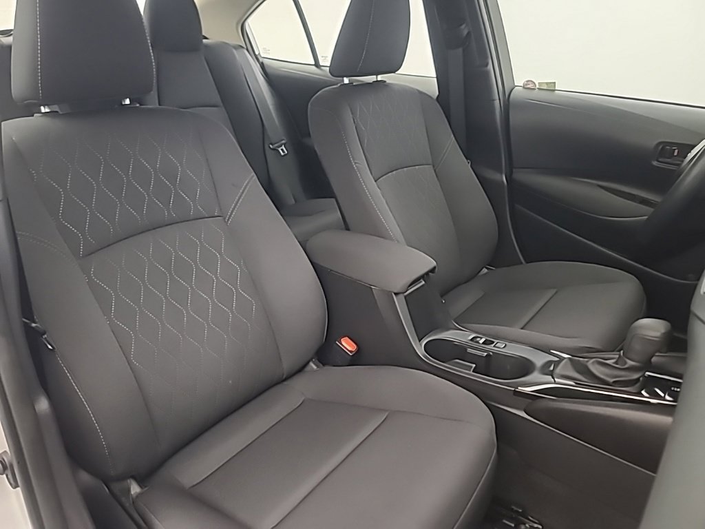 Used 2025 Toyota Corolla LE FWD image 17