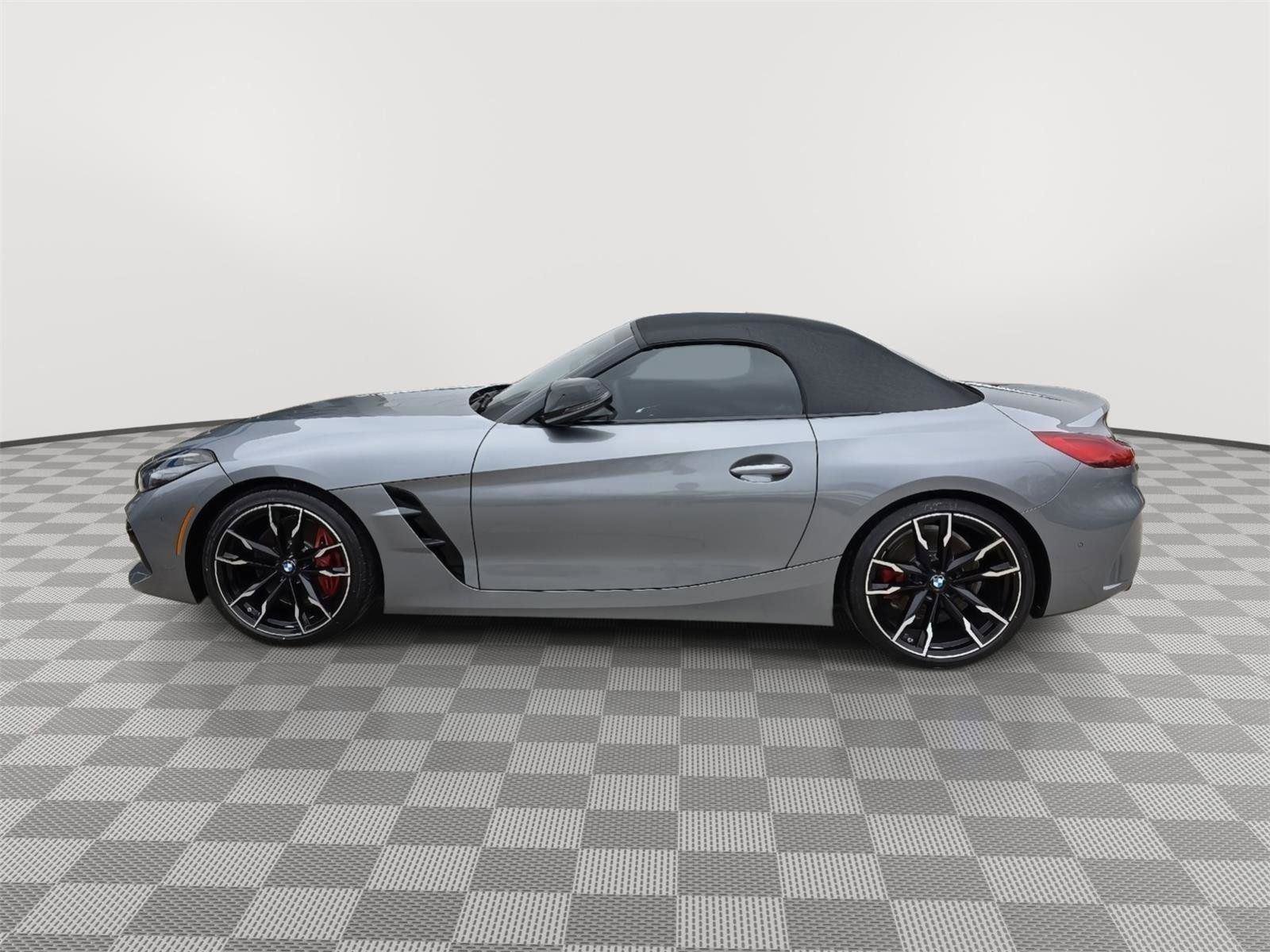 Used 2025 BMW Z4 M40i w/ Premium Package image 8