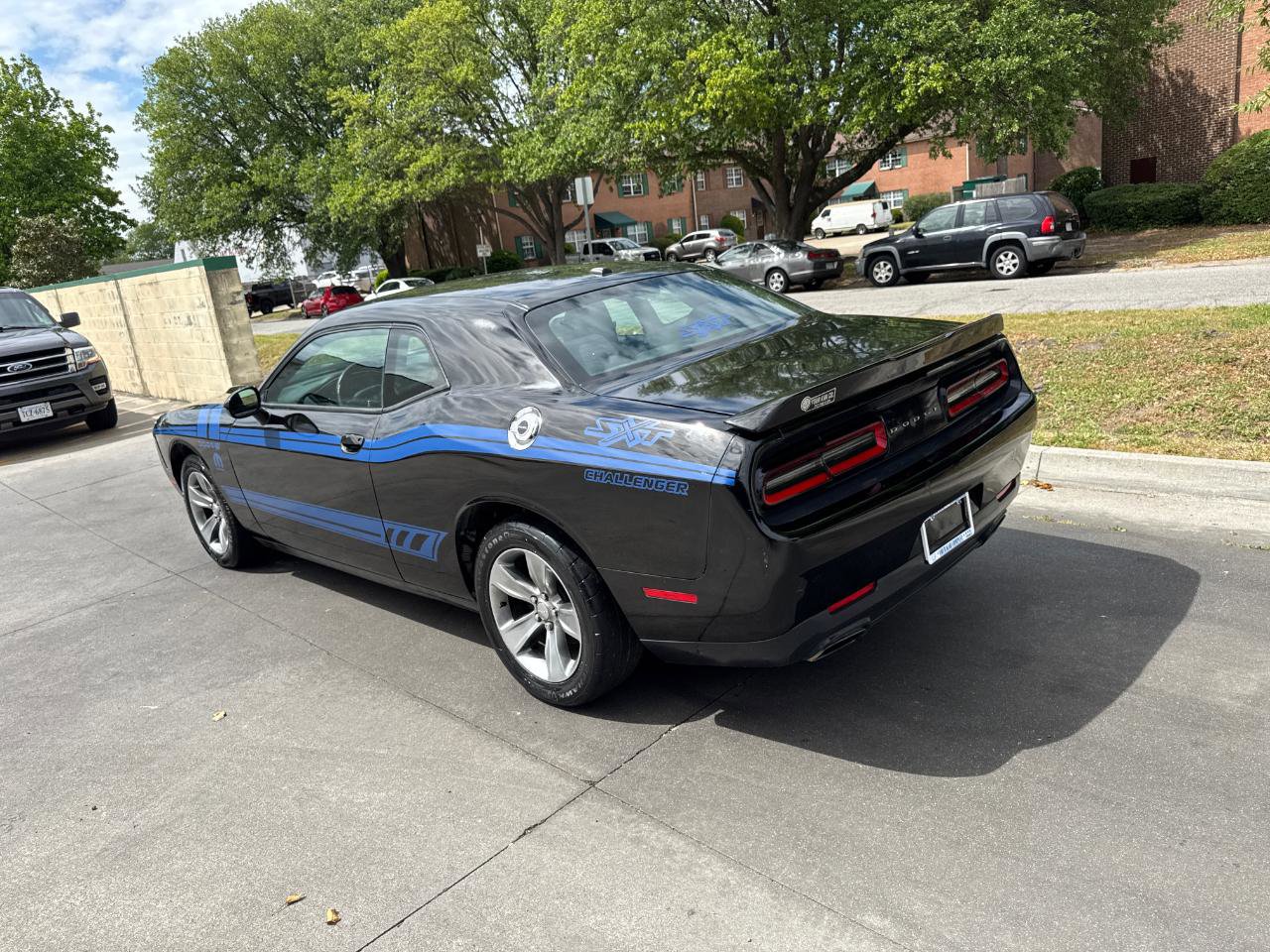 Used 2015 Dodge Challenger SXT RWD image 4