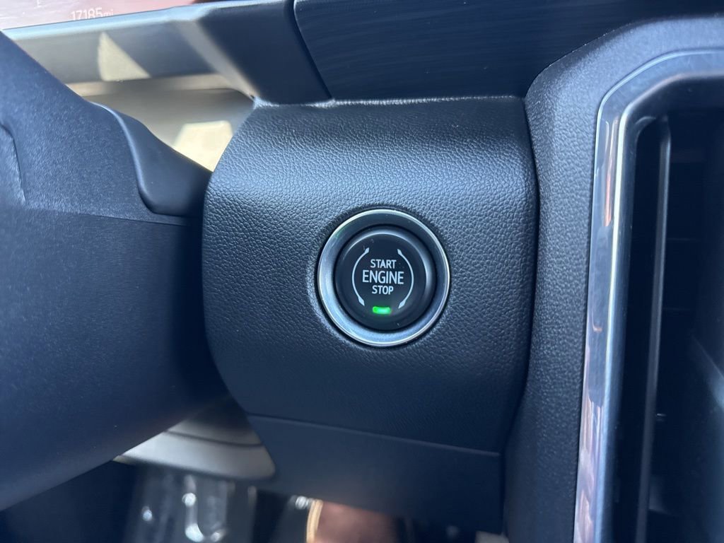 Used 2025 GMC Acadia Elevation image 23