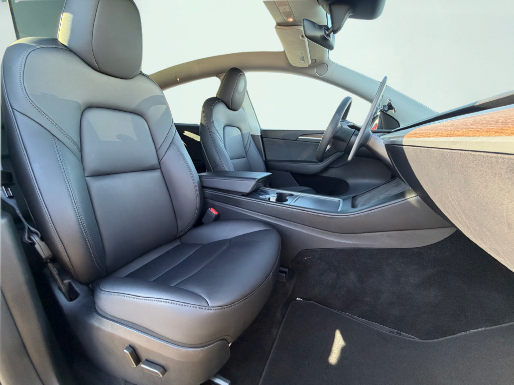 Used 2024 Tesla Model Y Long Range RWD image 34