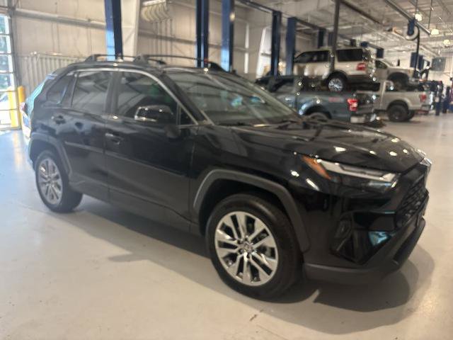 Used 2022 Toyota RAV4 XLE Premium FWD image 3