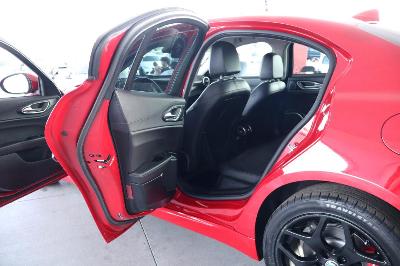 Used 2020 Alfa Romeo Giulia AWD w/ Quick Order Package 22J Sport image 30