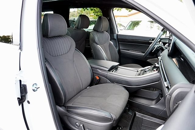 Certified 2025 Hyundai Palisade Calligraphy AWD/4WD image 13