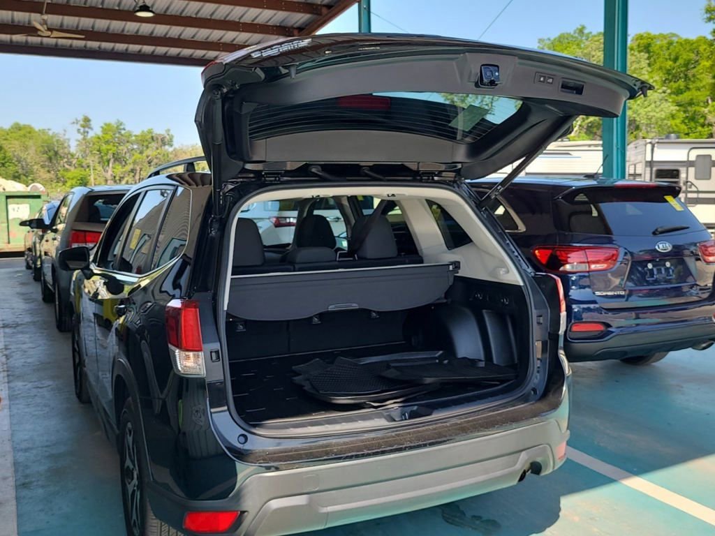 Used 2023 Subaru Forester Premium image 7