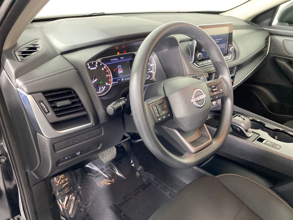 Used 2025 Nissan Rogue S image 9