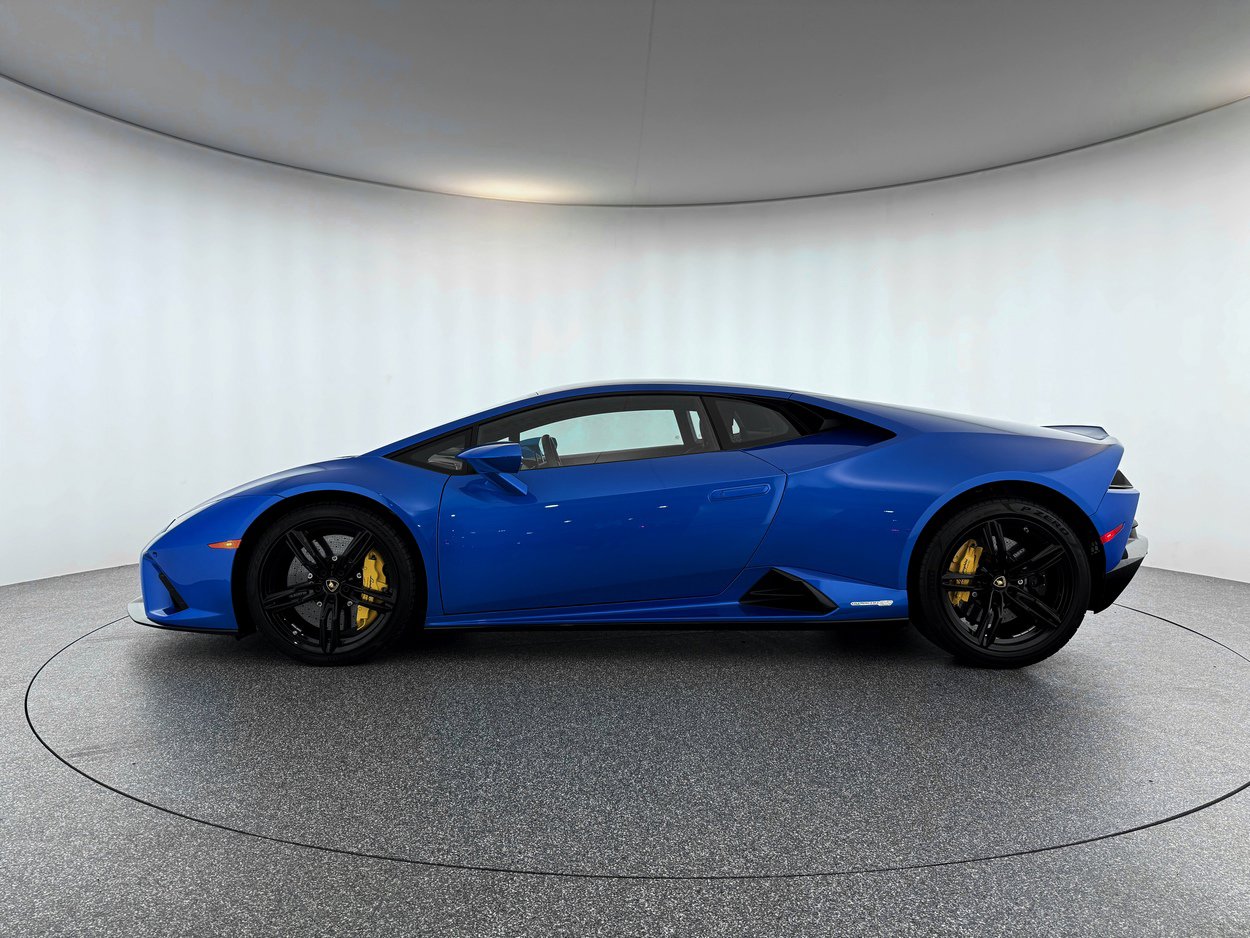 Used 2020 Lamborghini Huracan EVO image 2