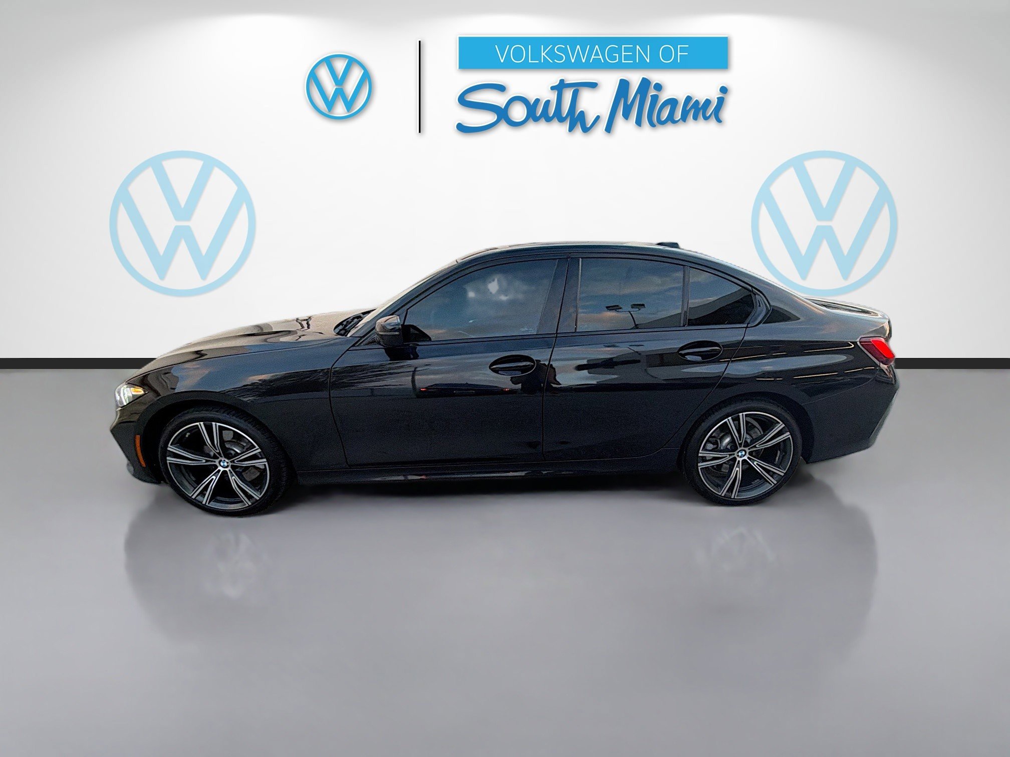 Used 2023 BMW 330i xDrive Sedan w/ Premium Package image 4
