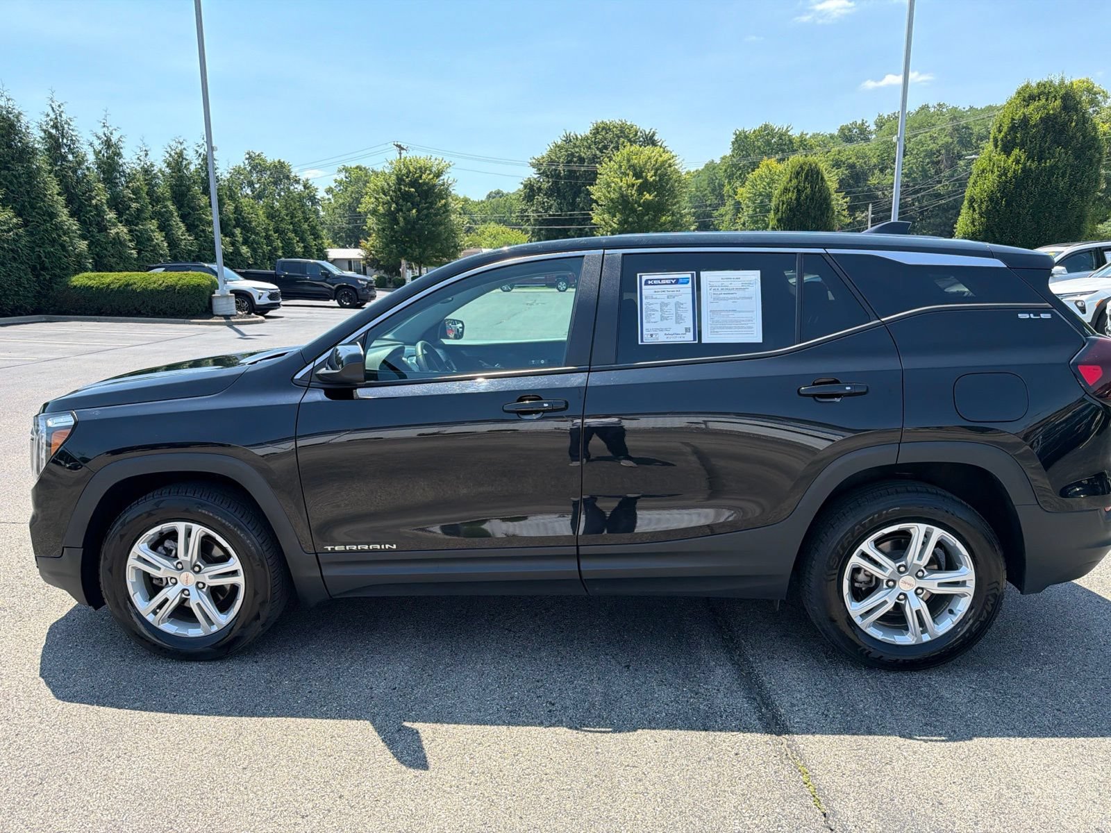 Used 2024 GMC Terrain SLE AWD/4WD image 2