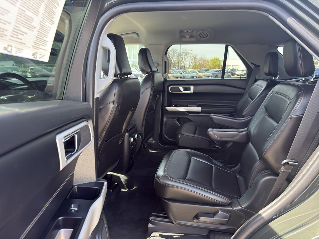 Used 2022 Ford Explorer XLT w/ Equipment Group 202A AWD/4WD image 30