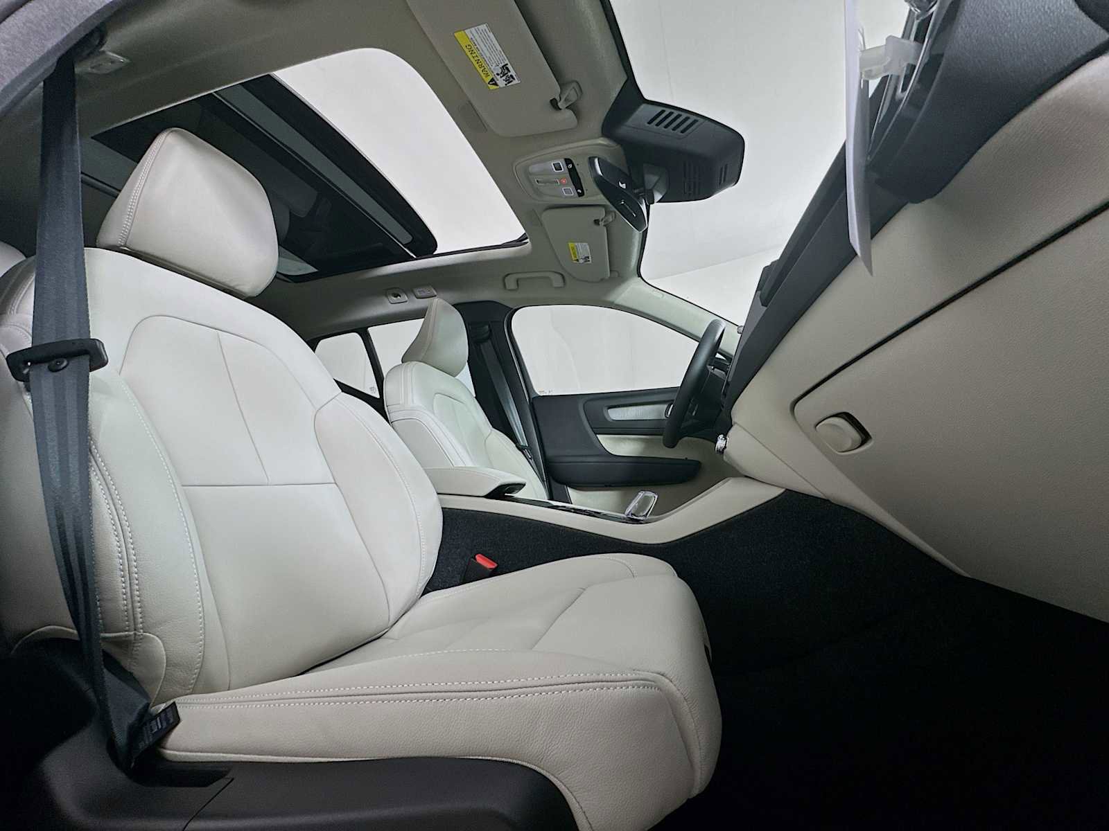 New 2026 Volvo XC40 B5 Plus w/ Protection Package Premier image 26