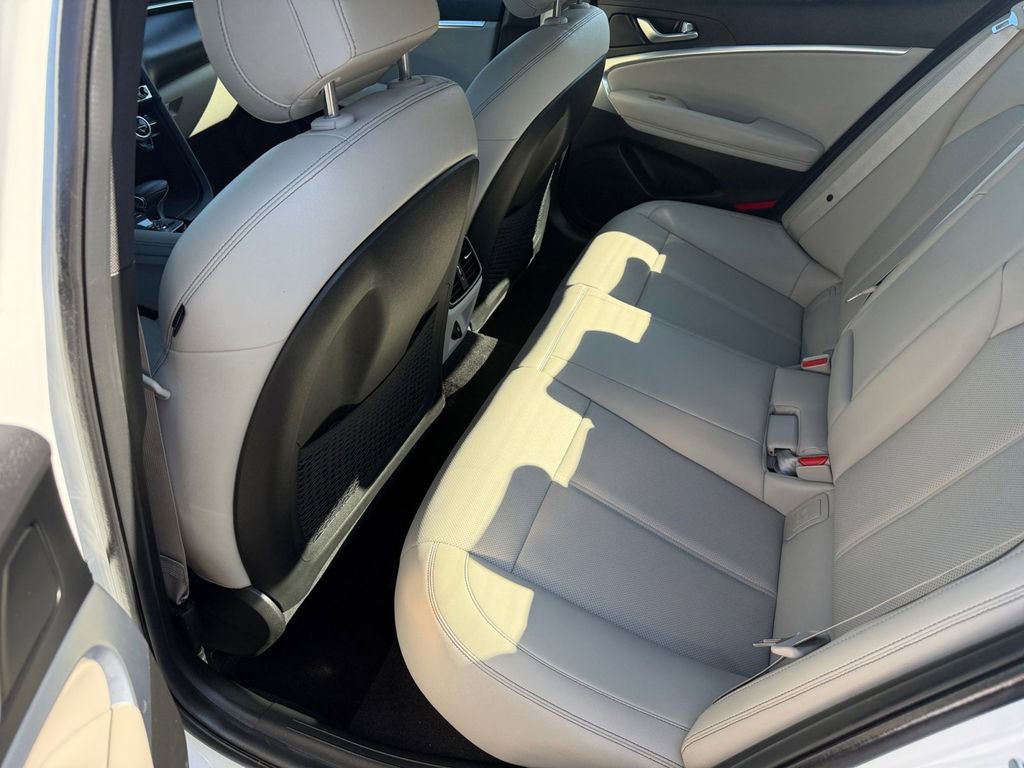 Used 2023 Genesis G70 2.0T RWD image 11