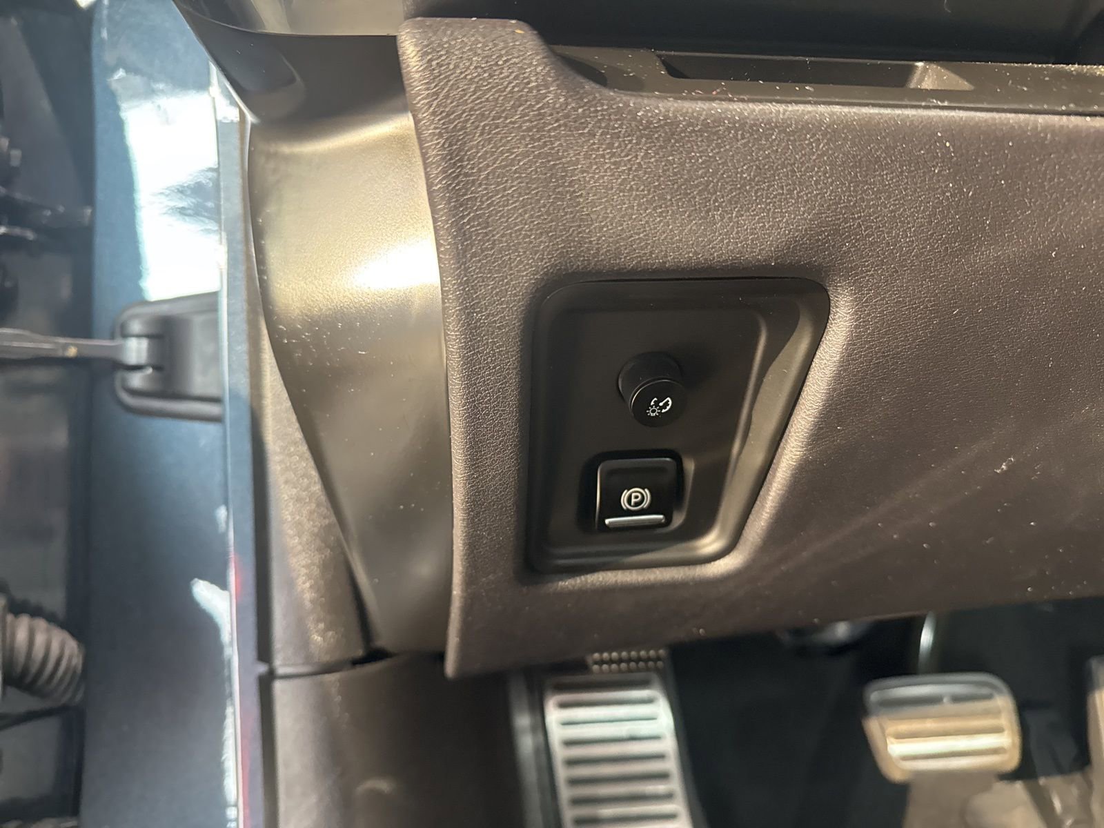 Used 2021 Chevrolet Corvette Stingray Coupe w/ 1LT image 18