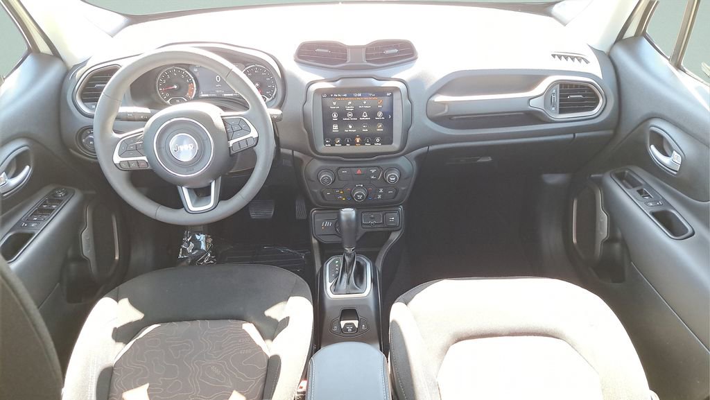 Used 2023 Jeep Renegade Latitude image 14