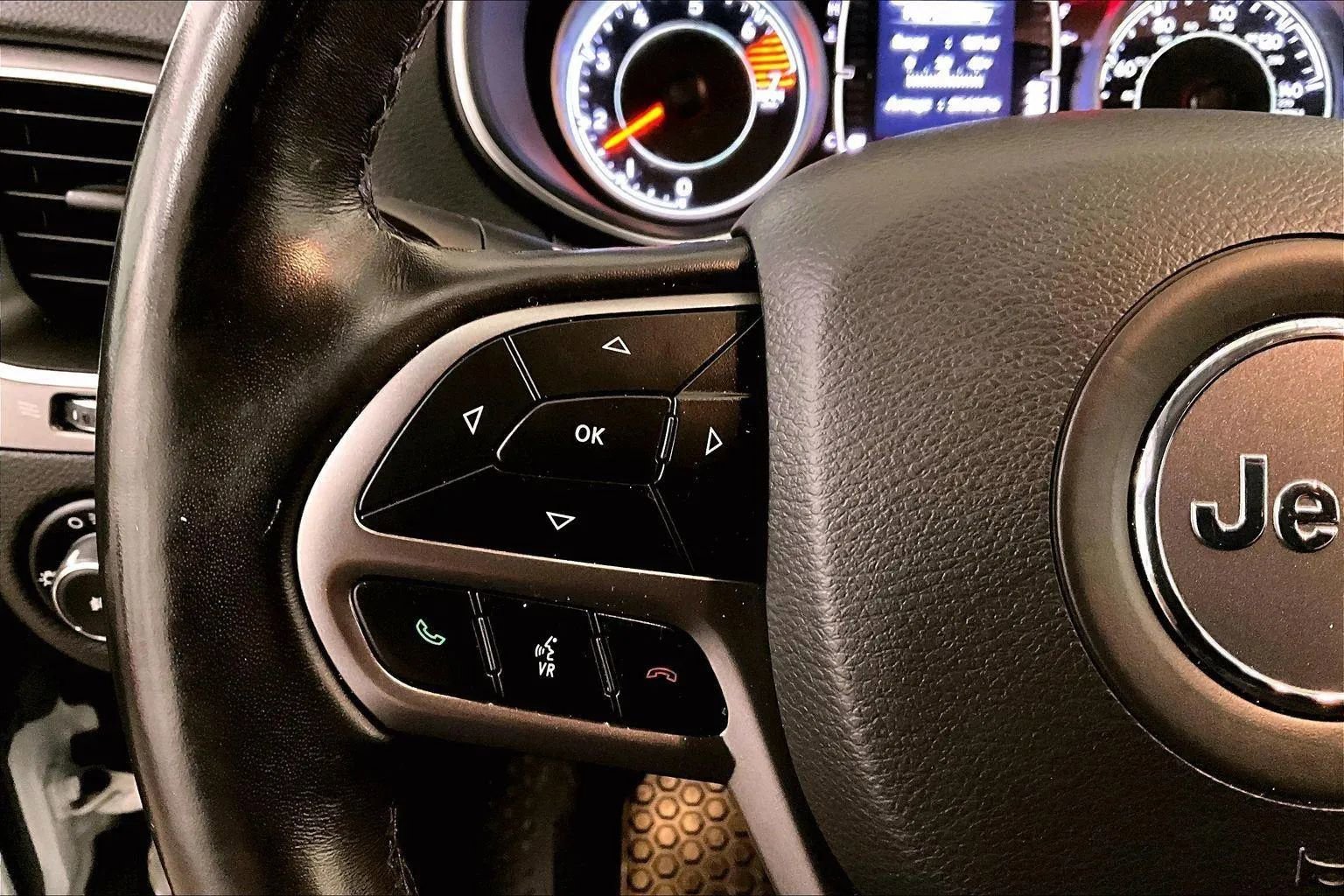 Used 2020 Jeep Cherokee Latitude Plus w/ Cold Weather Group image 17