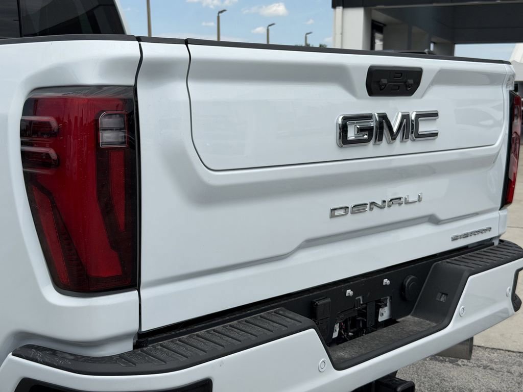 New 2026 GMC Sierra 2500 Denali Ultimate AWD/4WD image 11