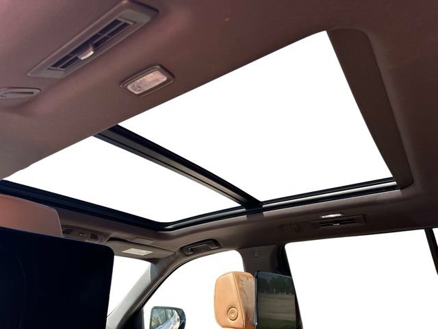 Used 2021 Cadillac Escalade Premium Luxury w/ LPO, Illumination Package AWD/4WD image 13