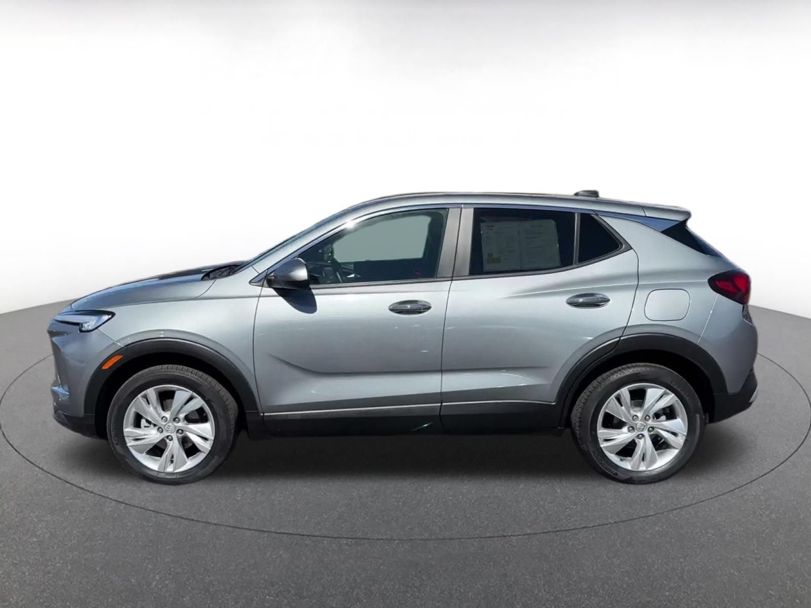 Used 2025 Buick Encore GX Preferred AWD/4WD image 8