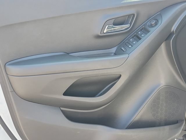 Used 2020 Chevrolet Trax LT w/ LPO, Protection Package AWD/4WD image 18